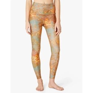 NWT! Beyond Yoga Legging (Med)